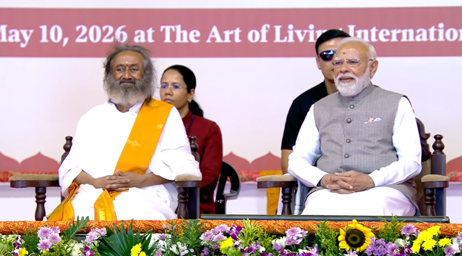 Gurudev-Sri-Sri-Ravi-Shankar-with-Honble-PM-Shri-Narendera-Modi